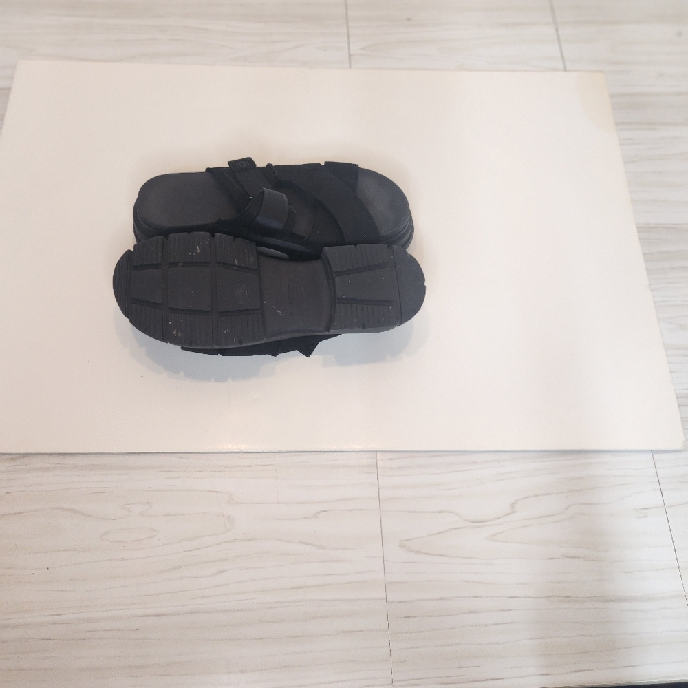 UGG sandals - Picture 2 of 2
